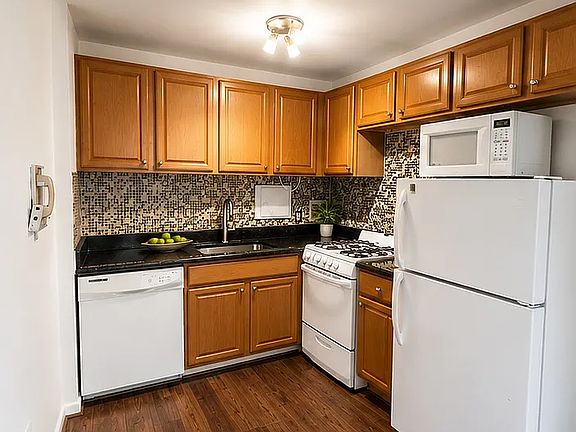 2nd image of 950 25th St NW #725N