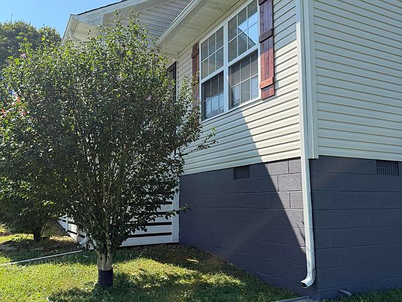 4th image of 202 Sandy Cir