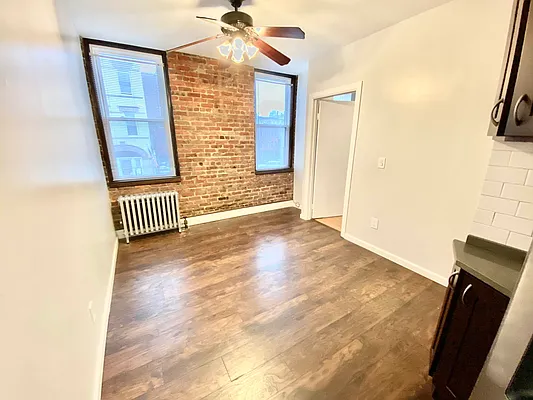 Rented by Papp Realty | media 2