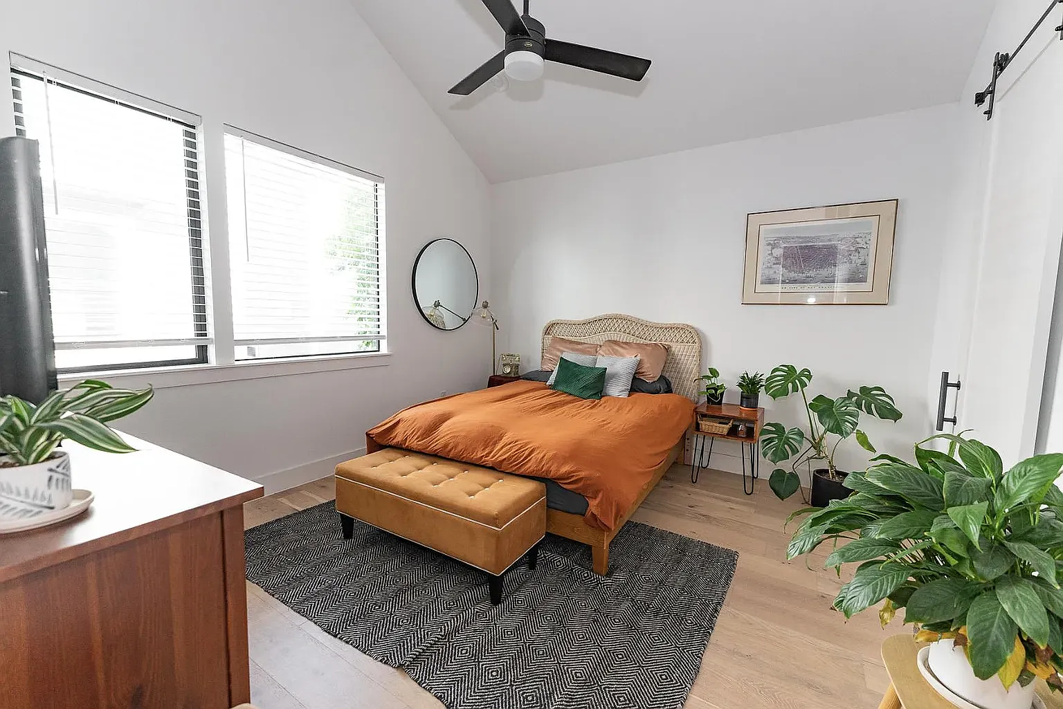 2 bed, 2.5 bath, 1219 sqft, $2,800 — Photo 4
