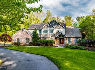 68 Sutton Farms Rd, Shavertown, PA 18708