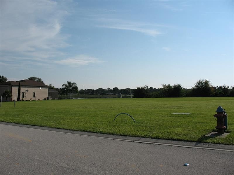 2nd image of 559 Narrow Pond Rd