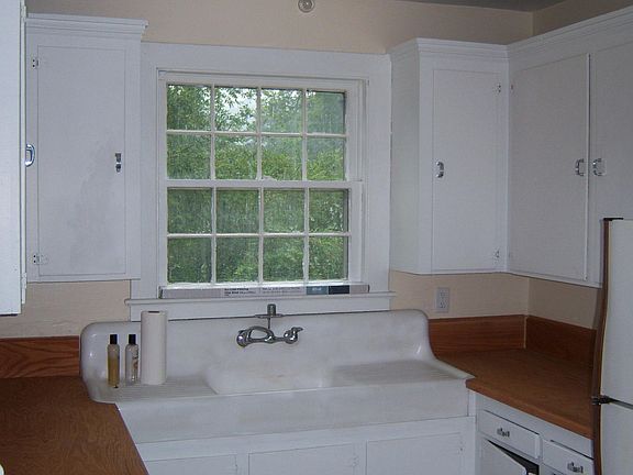 4th image of 1610 NE Fairmont Blvd