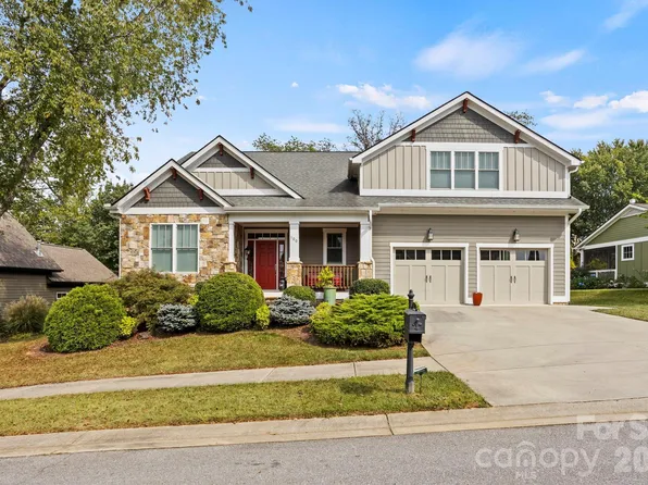 100 Barnrock Dr, Mills River, NC 28759