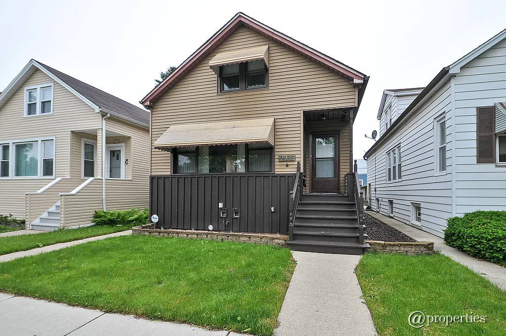 2952 N Newcastle Ave photo 1