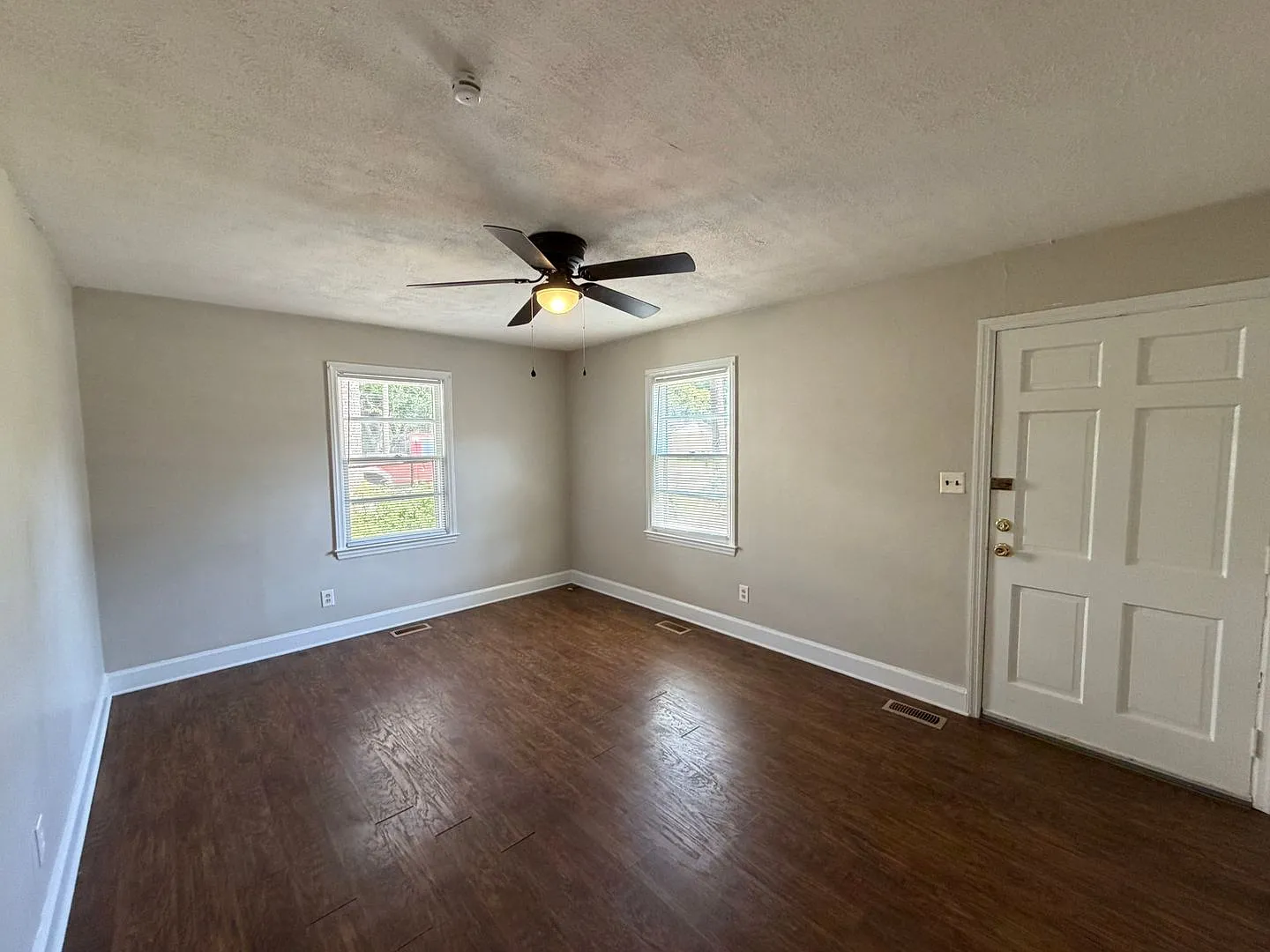 Rodie Avenue 806 — Photo 3