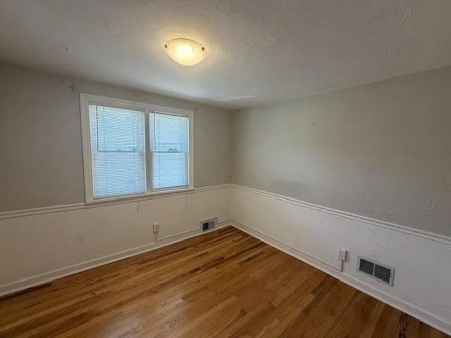 1530 Hill Ave — Photo 11