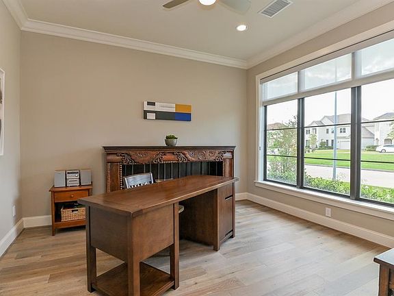 4th image of 2315 Wyndam Heights Ln