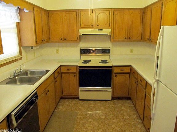 5th image of 303 S Nightingale Dr