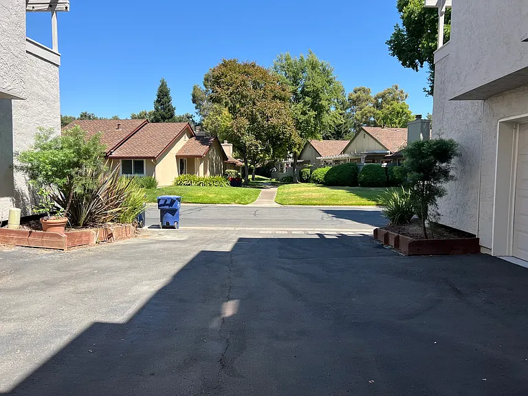3034 Swallows Nest Dr — Photo 37