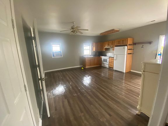 4th image of 549 Virginia Ave Floor 1