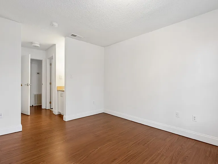 12220 Apache Avenue — Photo 9