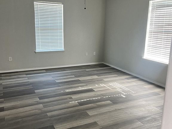 5th image of 605 E Adobe St