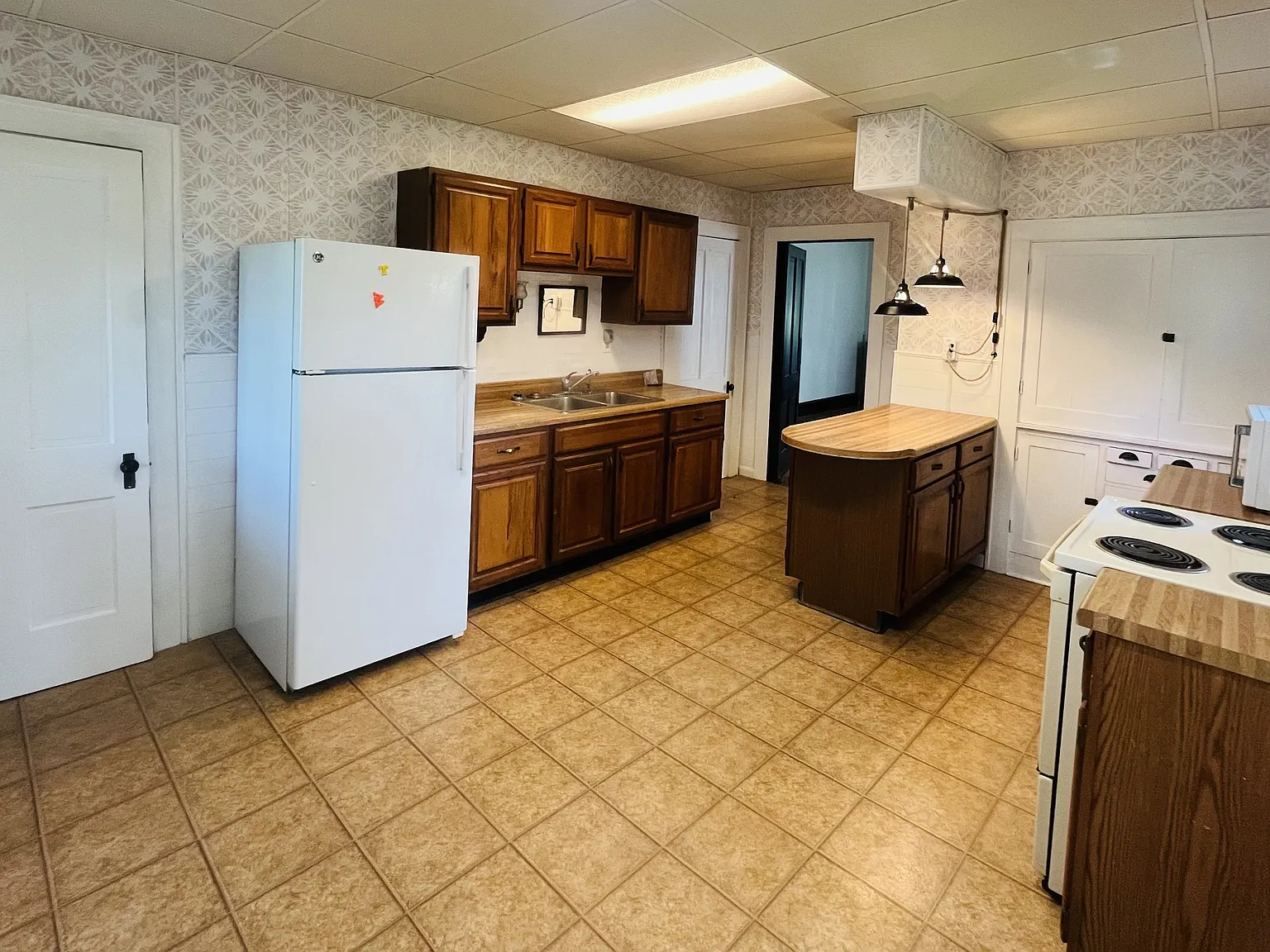1 Merritt Road - 1 — Photo 2