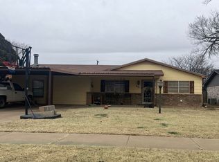 805 13th St, Shallowater, TX 79363