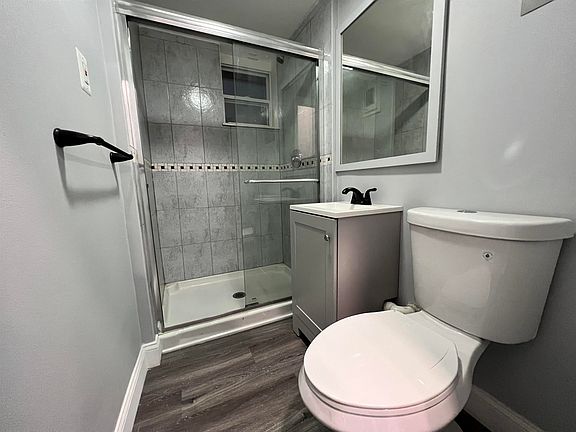 4th image of 197 Woodward St #4