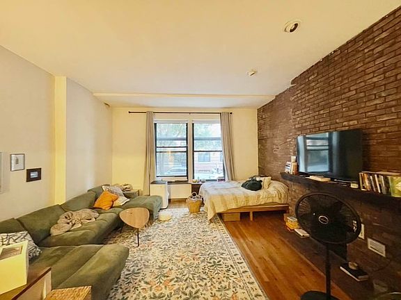 2nd image of 315 W 74th St