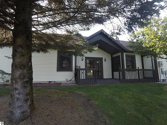 5th image of 265 Wildwood Dr