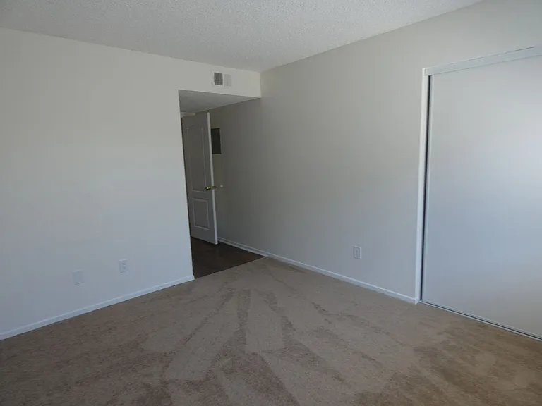 7326 Pickering Ave — Photo 7