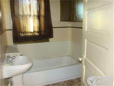 3rd image of 640 S Avenue F