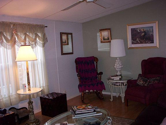5th image of 404 Bruce Ave