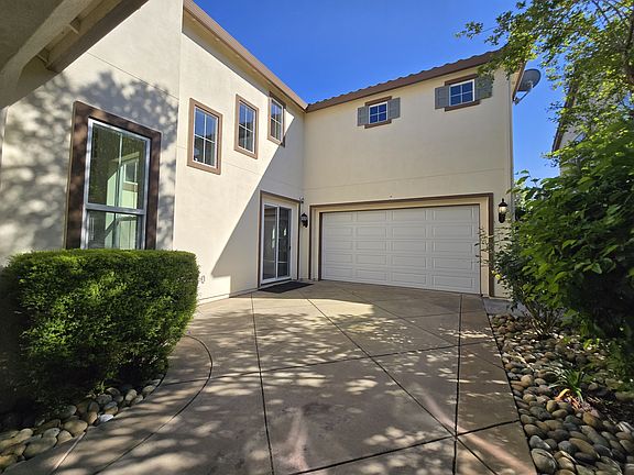 3rd image of 626 W La Canada Ave