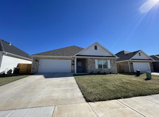 439 S Wagon Wheel Ave, Fayetteville, AR 72704