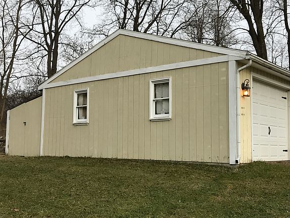 3rd image of 8133 Easthill Dr