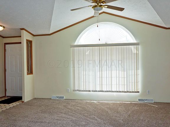 5th image of 405 8th Ave NW
