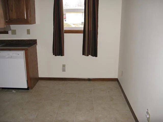 2802 S Highland Ave — Photo 9