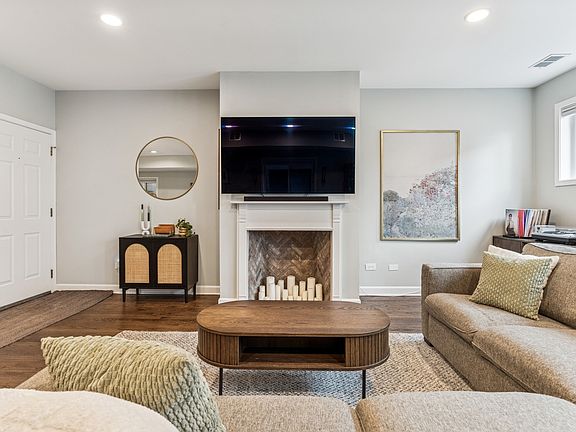 4th image of 2309 W Chicago Ave APT 1