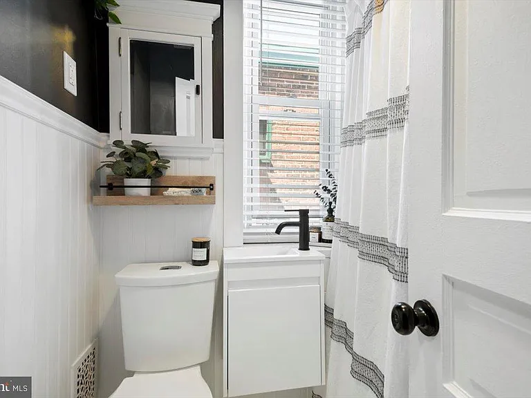 623 Miller St — Photo 23