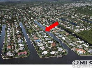 8477 SE Coconut St, Hobe Sound, FL 33455