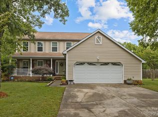 2002 Rothmullan Dr, Charlotte, NC 28262