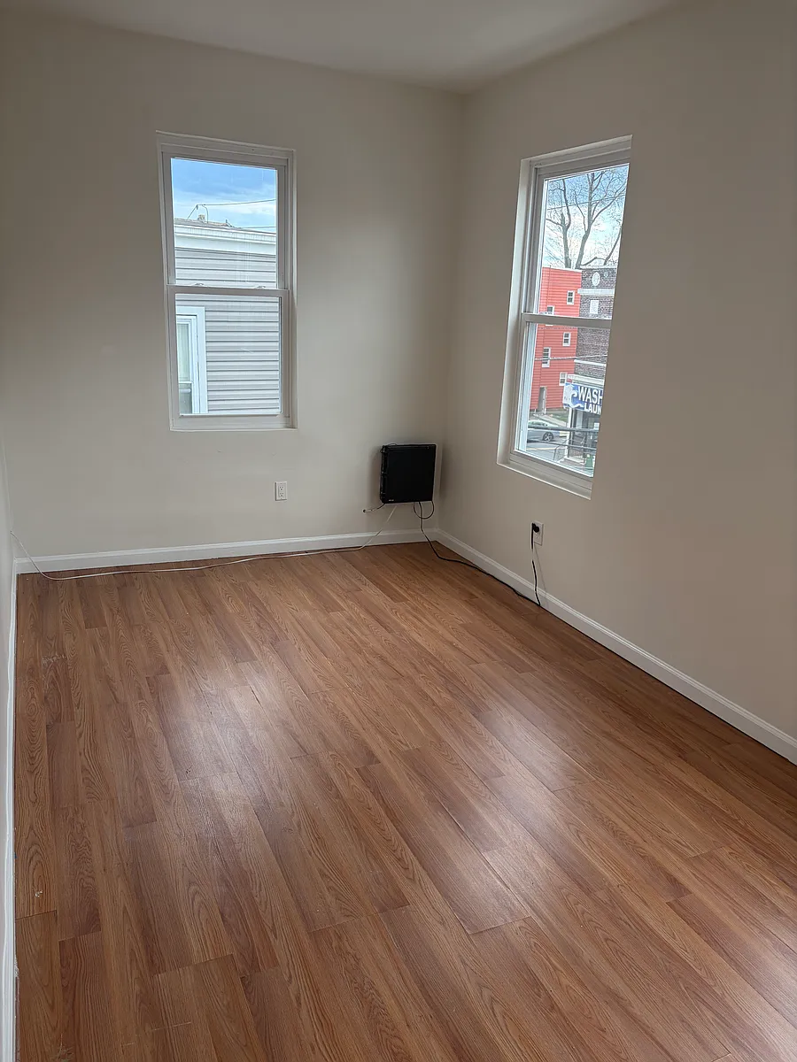 Building Photo - 303 Renner Ave #2