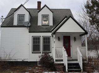 7 Hutchinson St, Bangor, ME 04401