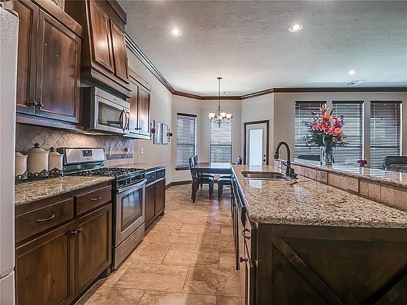 4th image of 2817 Melina Dr