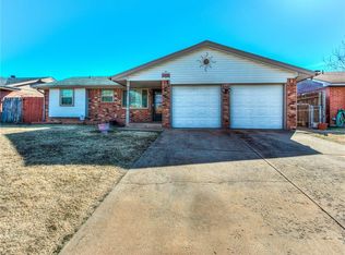 1052 NW 6th St, Moore, OK 73160