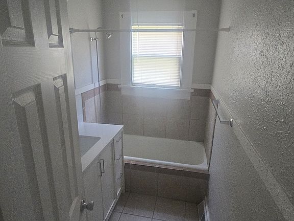5th image of 118 S B St APT 1