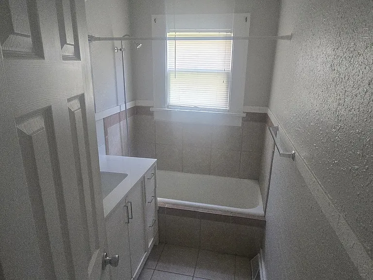 118 S B St #1 — Photo 5