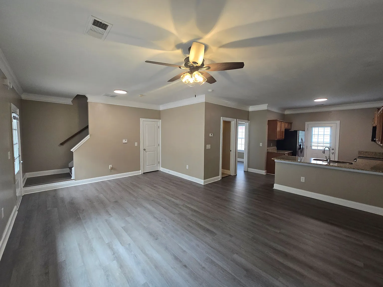 3 bed, 1500 sqft, $2,070 — Photo 3