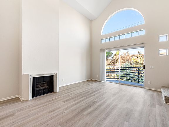 4th image of 11570 Moorpark St APT 4
