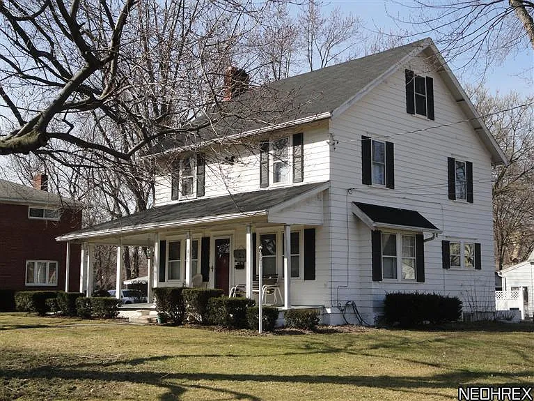 811 Sackett Ave photo 1