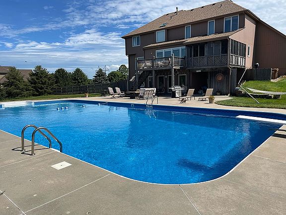 2nd image of 4006 Fox Ridge Cir