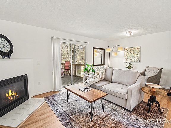4th image of 956 Ada Place Dr SE