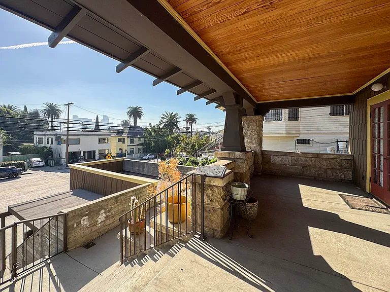1123 Marion Ave — Photo 3