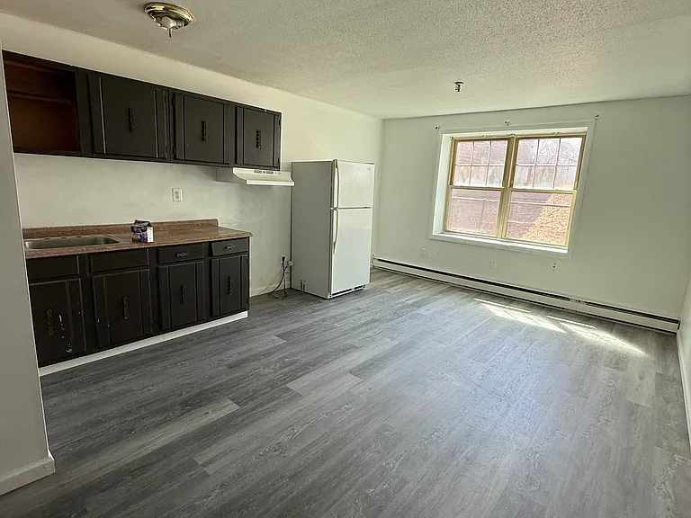1677 E Main St #1A — Photo 5