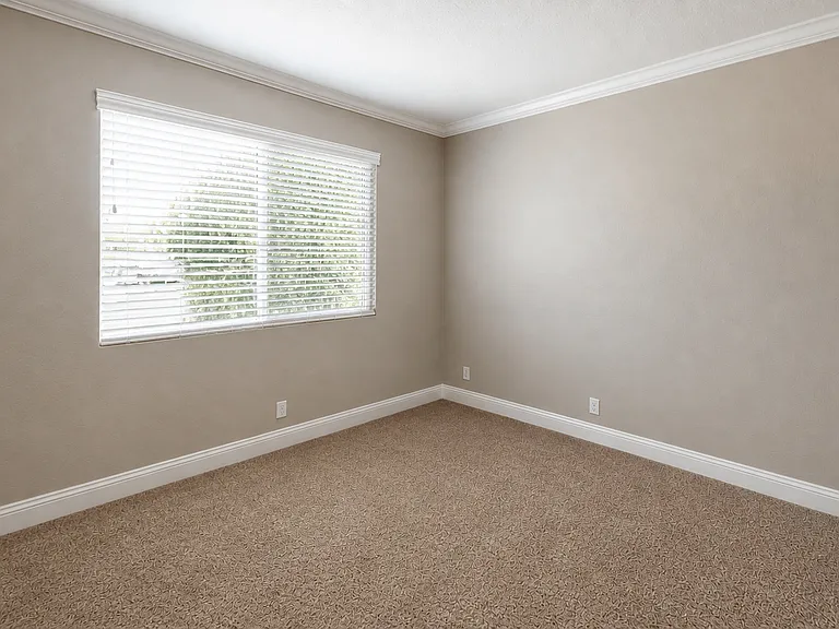 451 Springvalley Dr — Photo 11