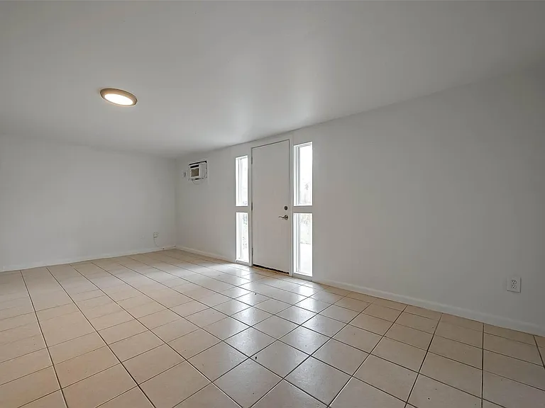 2111 Rosemead Dr #B — Photo 3