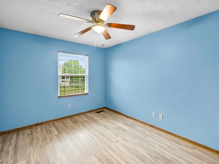 4335 Shandon Dr — Photo 28